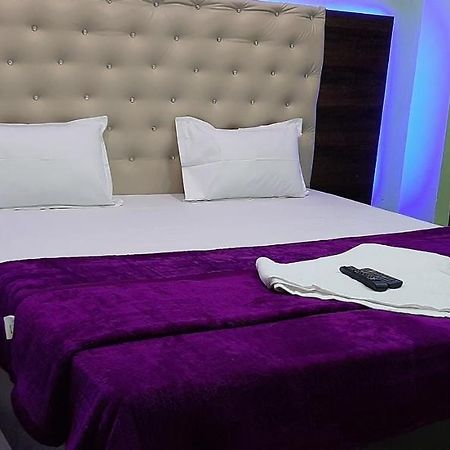 Hotel Radhe Krishna Adilabad Bagian luar foto